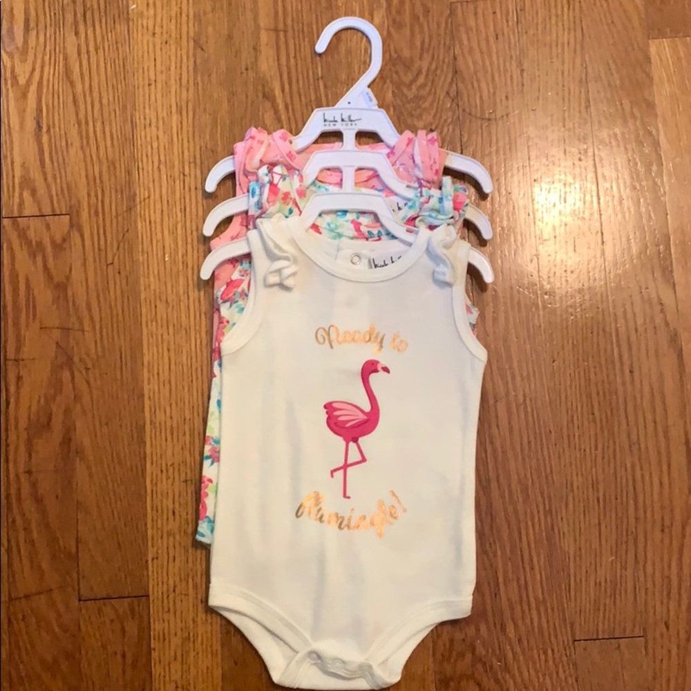 A new pack of 3 onsies.